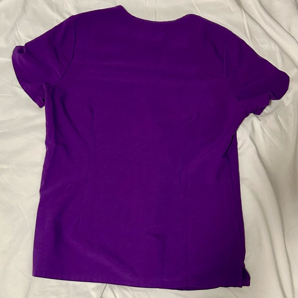 FIGS Purple Scrub Set- Joggers with Pink Drawstring - Picture 6 of 6